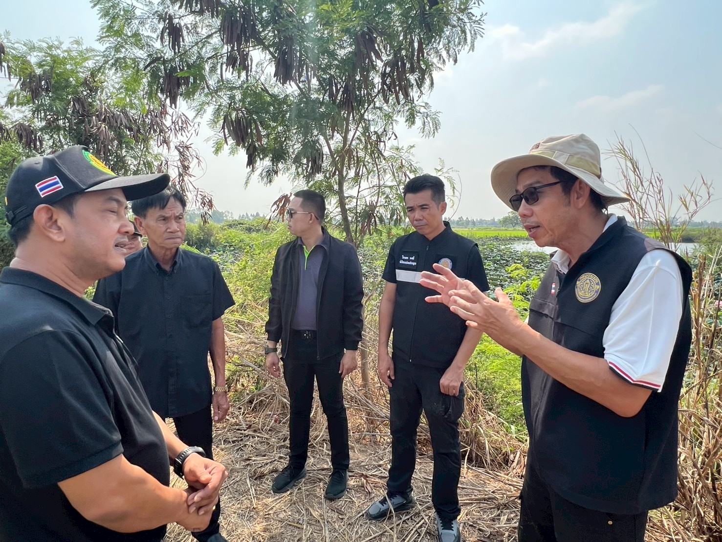ร่วมปล่อยพันธุ์สัตว์น้ำเศรษฐกิจ 5 ชนิด ได้แก่ พันธุ์ปลาปลานิล พันธุ์ปลาตะเพียน พันธุ์ปลาเกล็ดเงิน ปลายี่สกเทศ และพันธุ์ปลาชะโอน ณ แหล่งน้ำทั้ง 4 แห่ง ในจังหวัดอ่างทอง