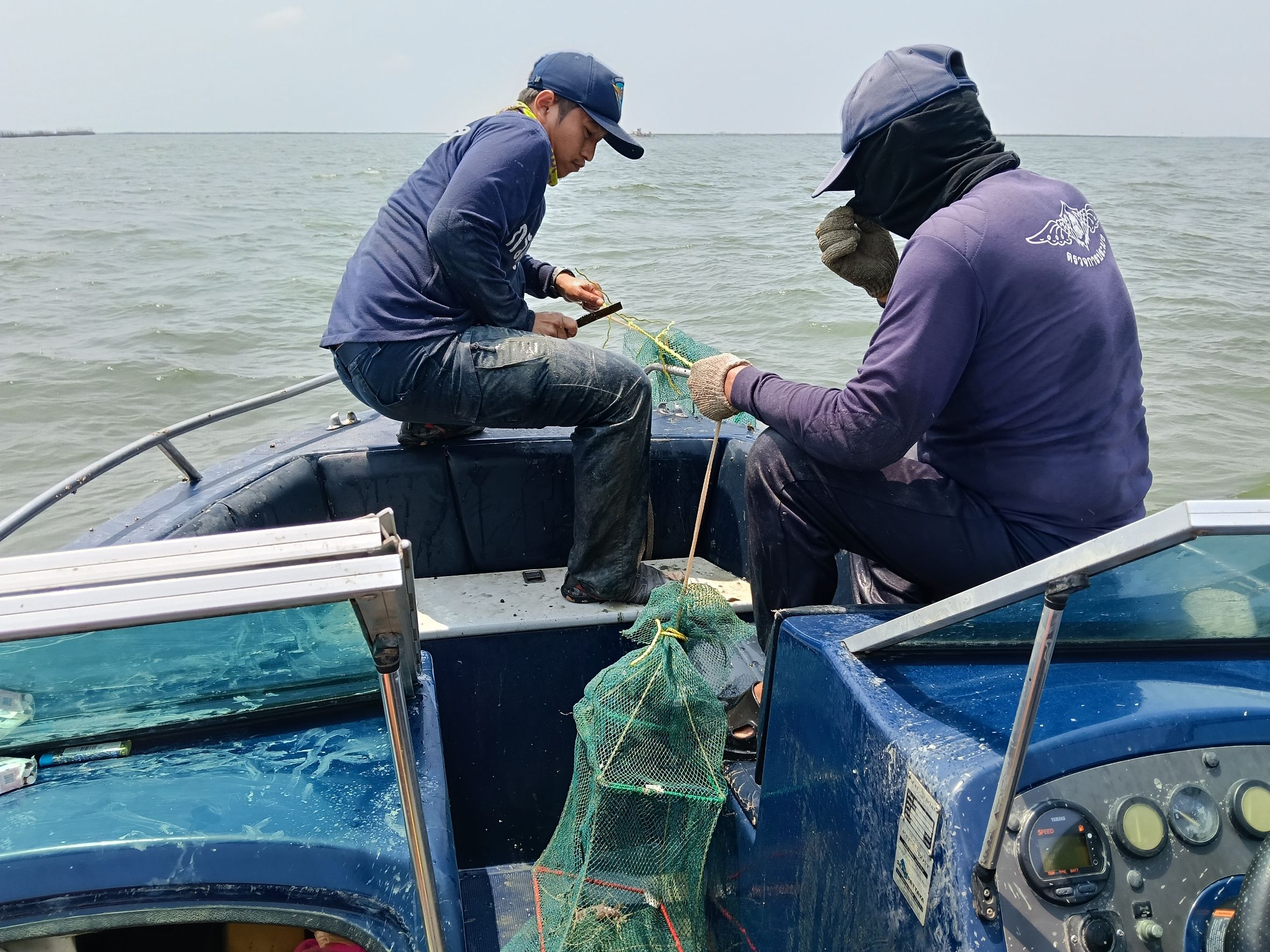 ตรวจยึดเครื่องมือลอบพับได้หรือไอ้โง่ จำนวน 61 ลูก 