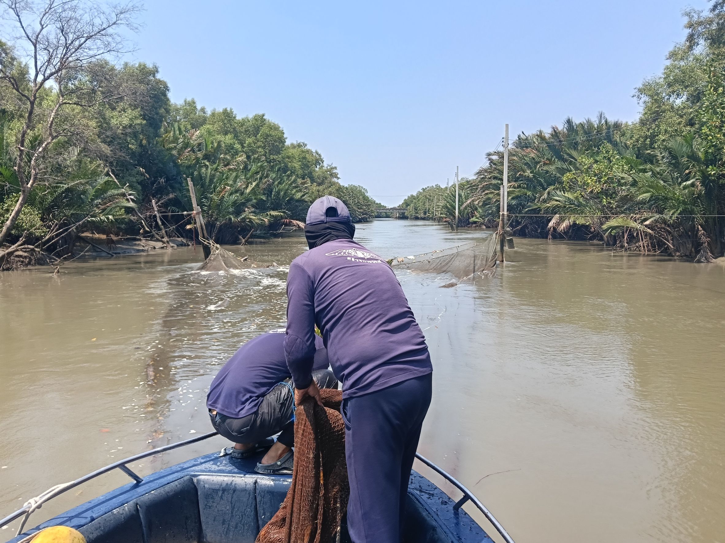  ตรวจยึดเครื่องมือโพงพาง ของกลางเครื่องมือโพงพาง  1  ปาก