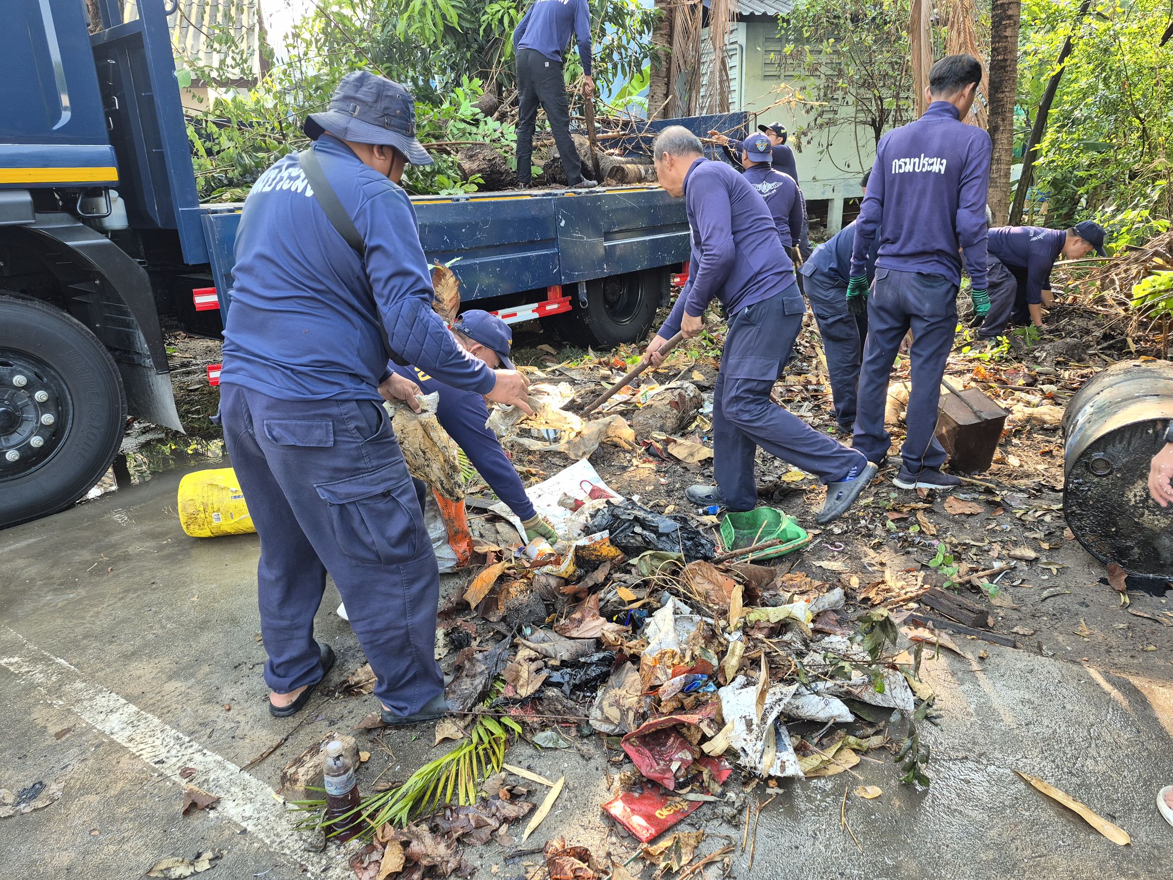 ร่วมกันพัฒนาปรับปรุงภูมิทัศน์ในสถานที่ทำงาน