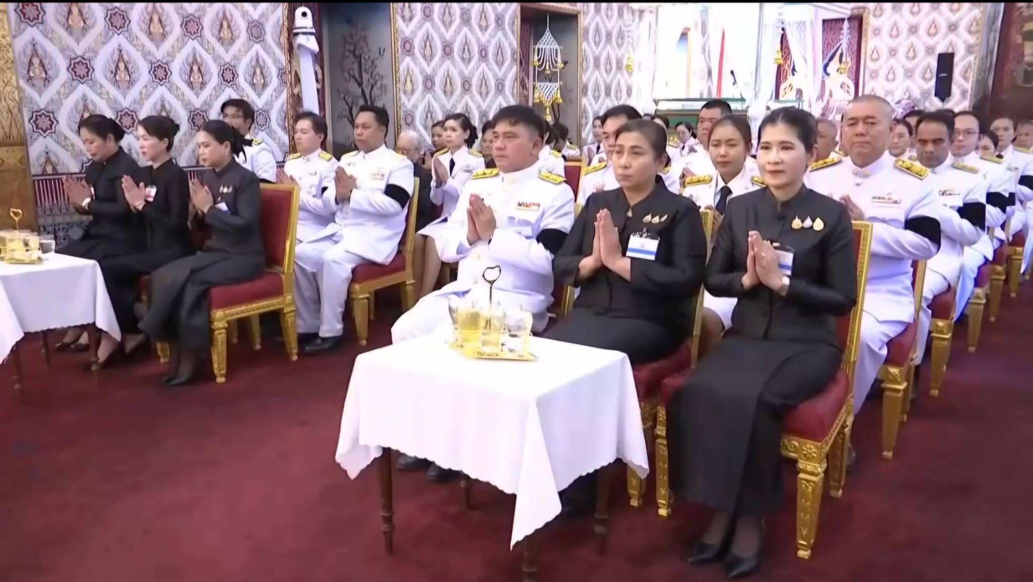 ร่วมบำเพ็ญกุศลถวายพระบรมศพ สมเด็จพระนางเจ้าสิริกิติ์ พระบรมราชินีนาถพระบรมราชชนนีพันปีหลวง..คลิก