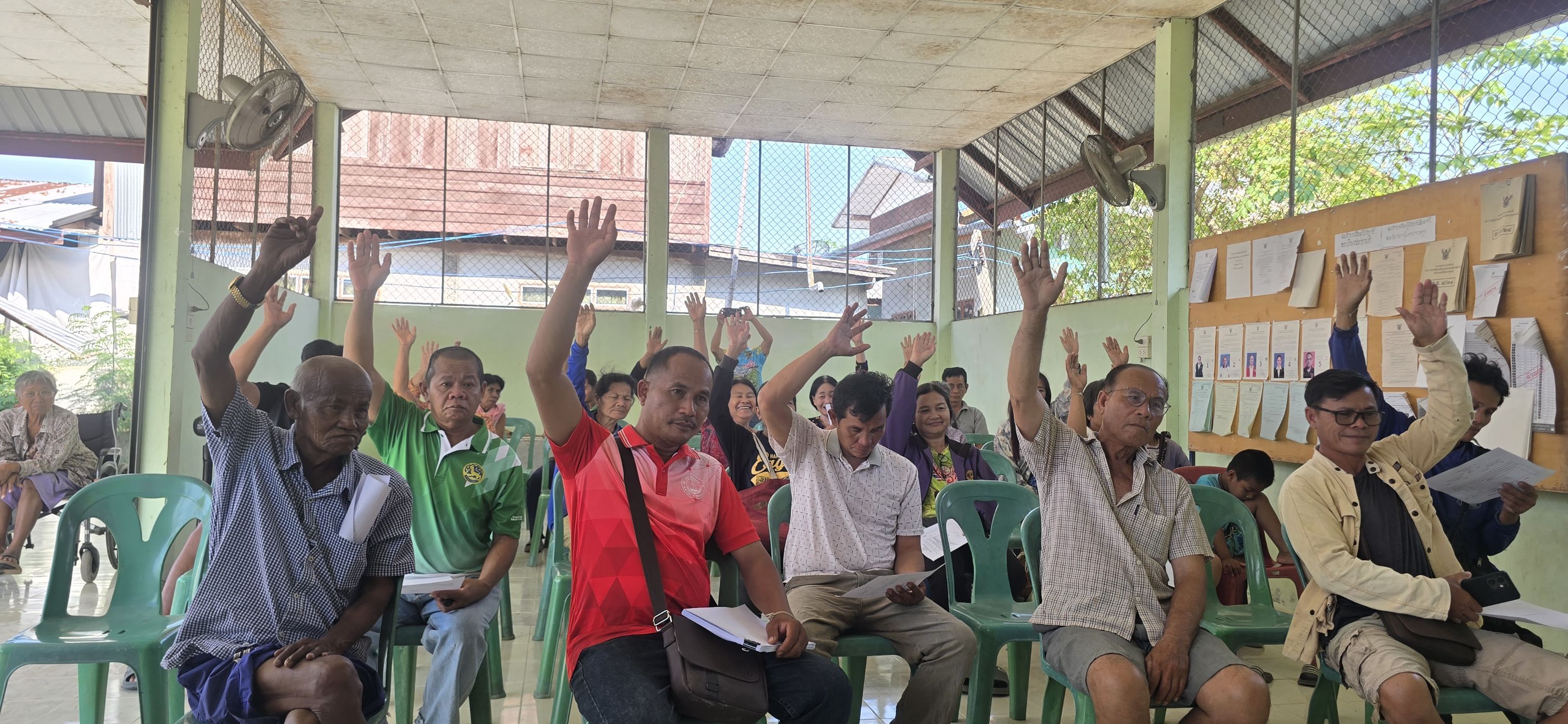 ประมงอำเภอวารินชำราบ ร่วมประชุม วางแผน เปิดหนองขายบัตรทอดแหจับปลา หนองชันหัวเข่า ตำบลโนนกลาง อำเภอสำโรง จังหวัดอุบลราชธานี