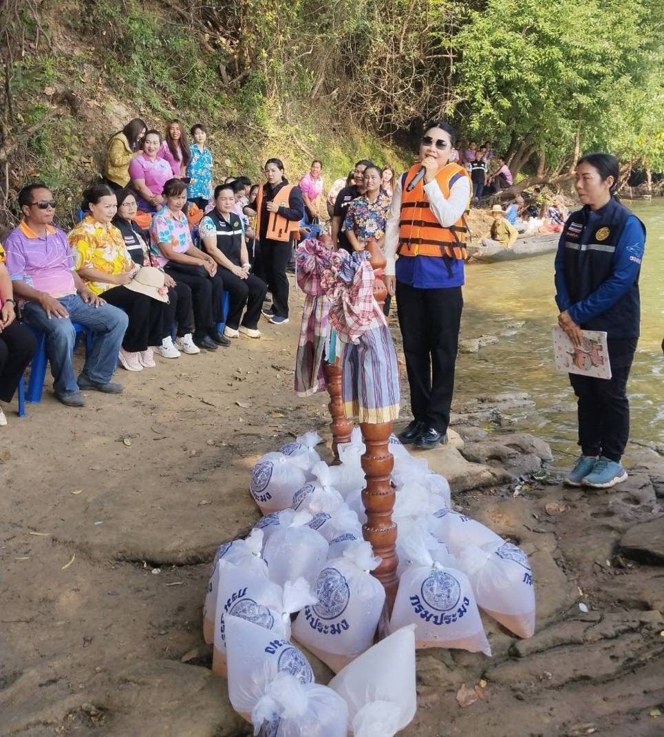 กิจกรรมปล่อยกุ้งก้ามกรามโครงการเพิ่มผลผลิตสัตว์น้ำเศรษฐกิจ(กุ้งก้ามกราม) เพื่อสร้างรายได้จากอาชีพประมงในแหล่งน้ำสำคัญ อำเภอพิบูลมังสาหาร จังหวัดอุบลราชธานี..คลิก