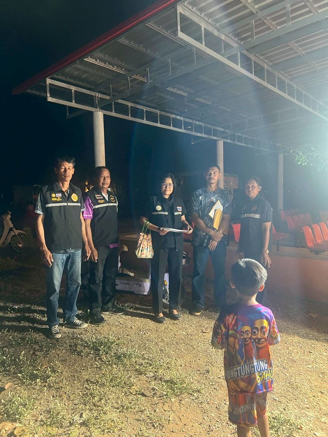 ประมงอำเภอลาดยาว ร่วมกับ ผู้ใหญ่บ้านหมู่ที่ 1 และผู้ใหญ่บ้านหมู่ที่ 5 ตำบลบ้านไร่ อำเภอลาดยาว จังหวัดนครสวรรค์ ลงพื้นที่ตรวจสอบเอกสารการเคลื่อนย้ายจระเข้ออกจากสถานประกอบการ ฯ (เพื่อการแสดง) ในพื้นที่อำเภอลาดยาว