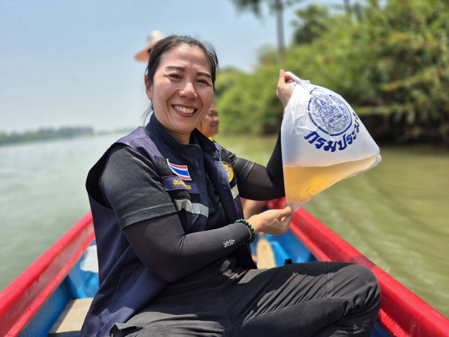 ประมงอุบลฯ ปล่อยพันธุ์กุ้งก้ามกราม 1 ล้านตัว เพื่อเพิ่มผลผลิตในแหล่งน้ำของจังหวัดอุบลราชธานี..คลิก