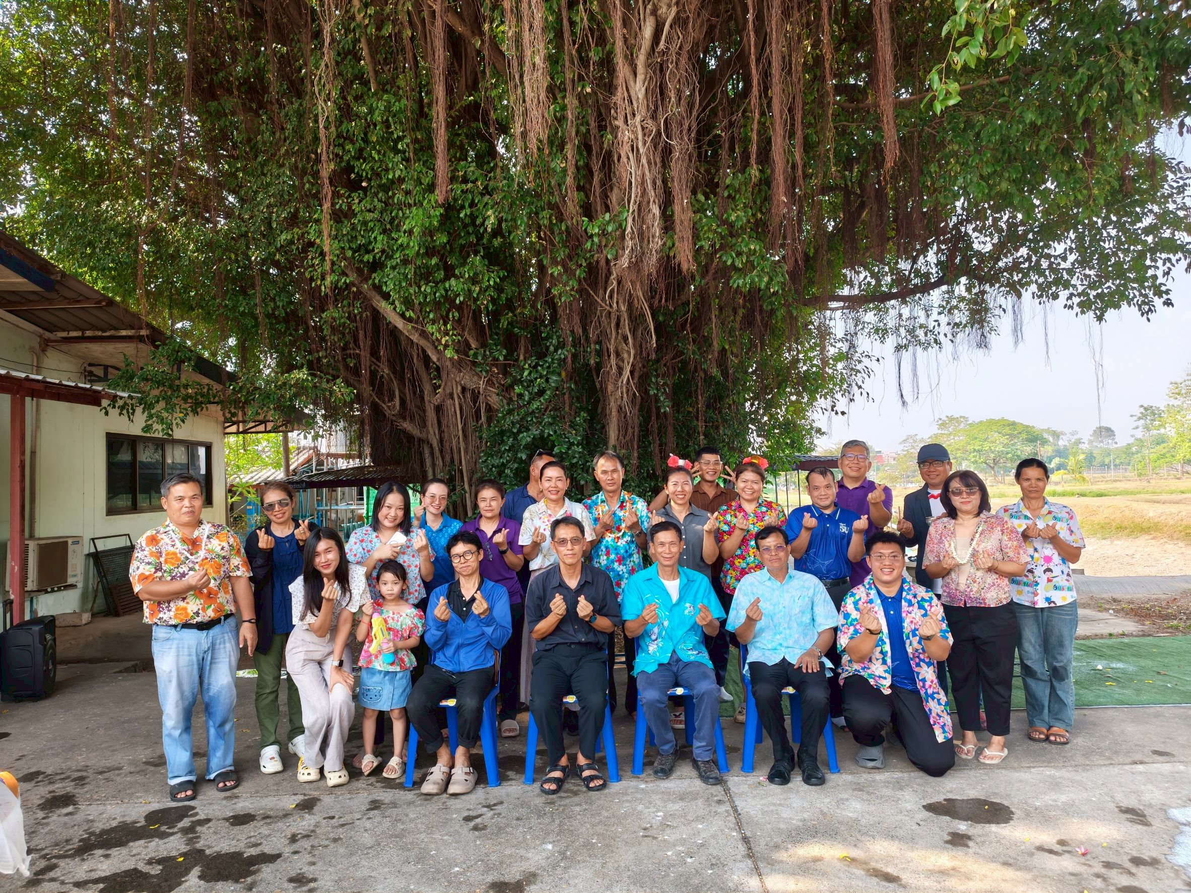 สืบสานประเพณีสงกรานต์ รดน้ำดำหัวผู้อาวุโส สำนักงานประมงจังหวัดอุบลราชธานี