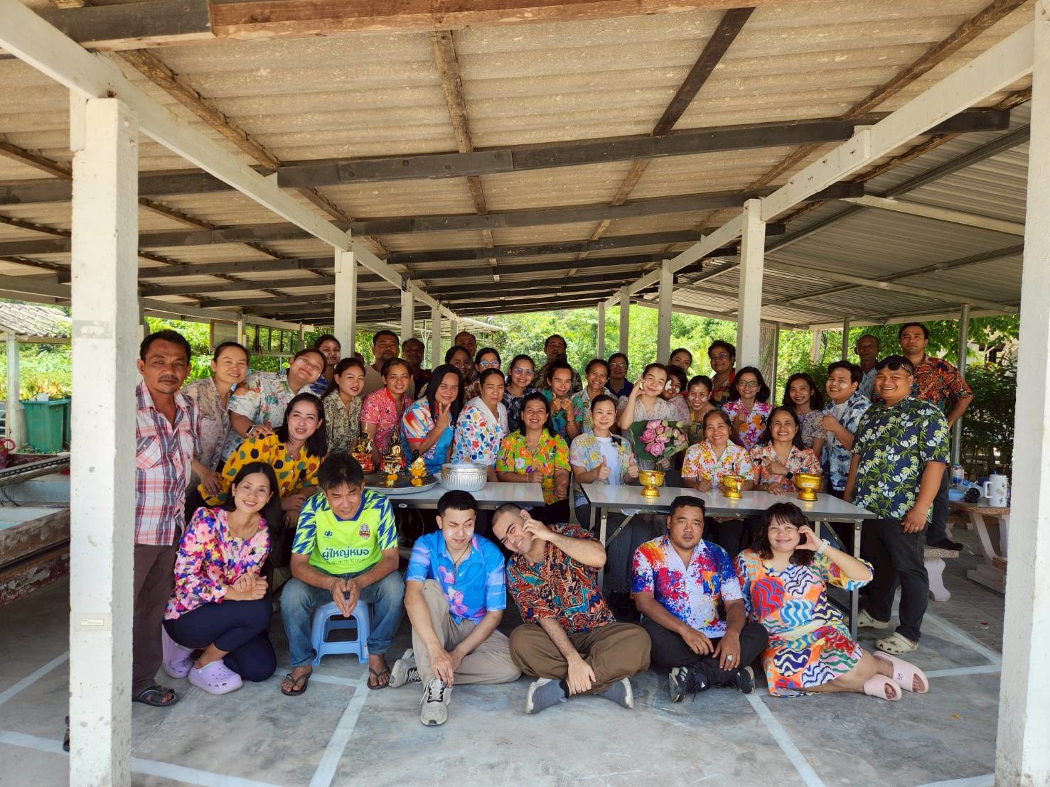 สรงน้ำพระและรดน้ำขอพร เนื่องในศุภวาระวันขึ้นปีใหม่ไทย