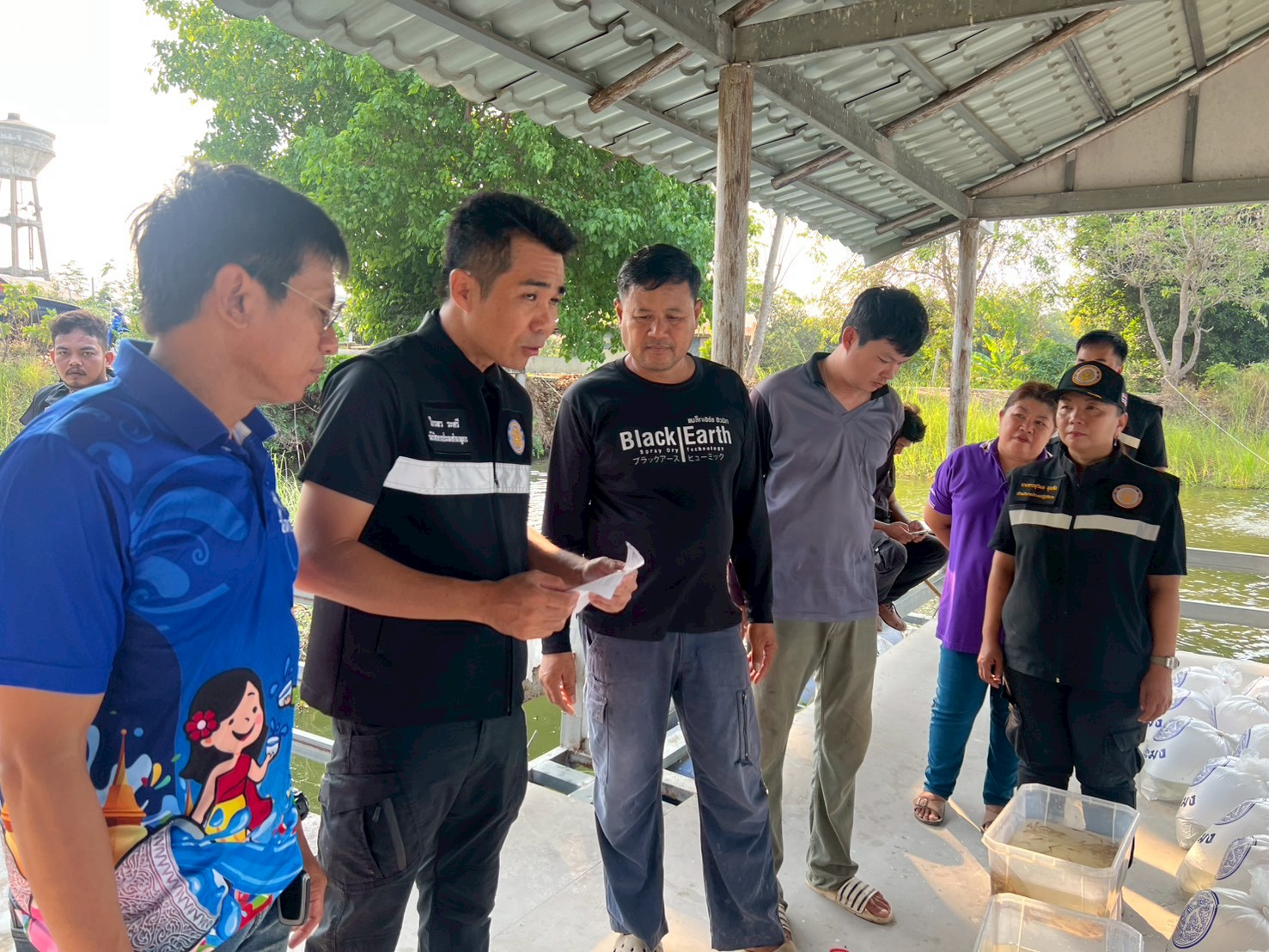 ร่วมปล่อยพันธุ์สัตว์น้ำเศรษฐกิจ ณ แหล่งน้ำชุมชน ทั้ง 3 แห่ง ในจังหวัดอ่างทอง