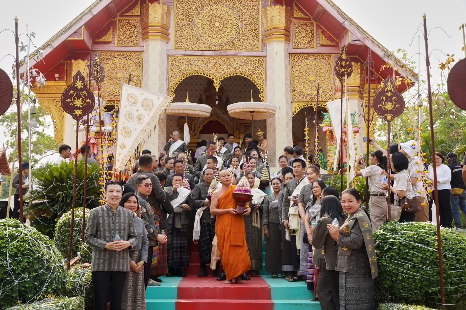 ร่วมพิธีเปิดขบวนแห่มหาสงกรานต์หนองบัวลำภู..คลิก