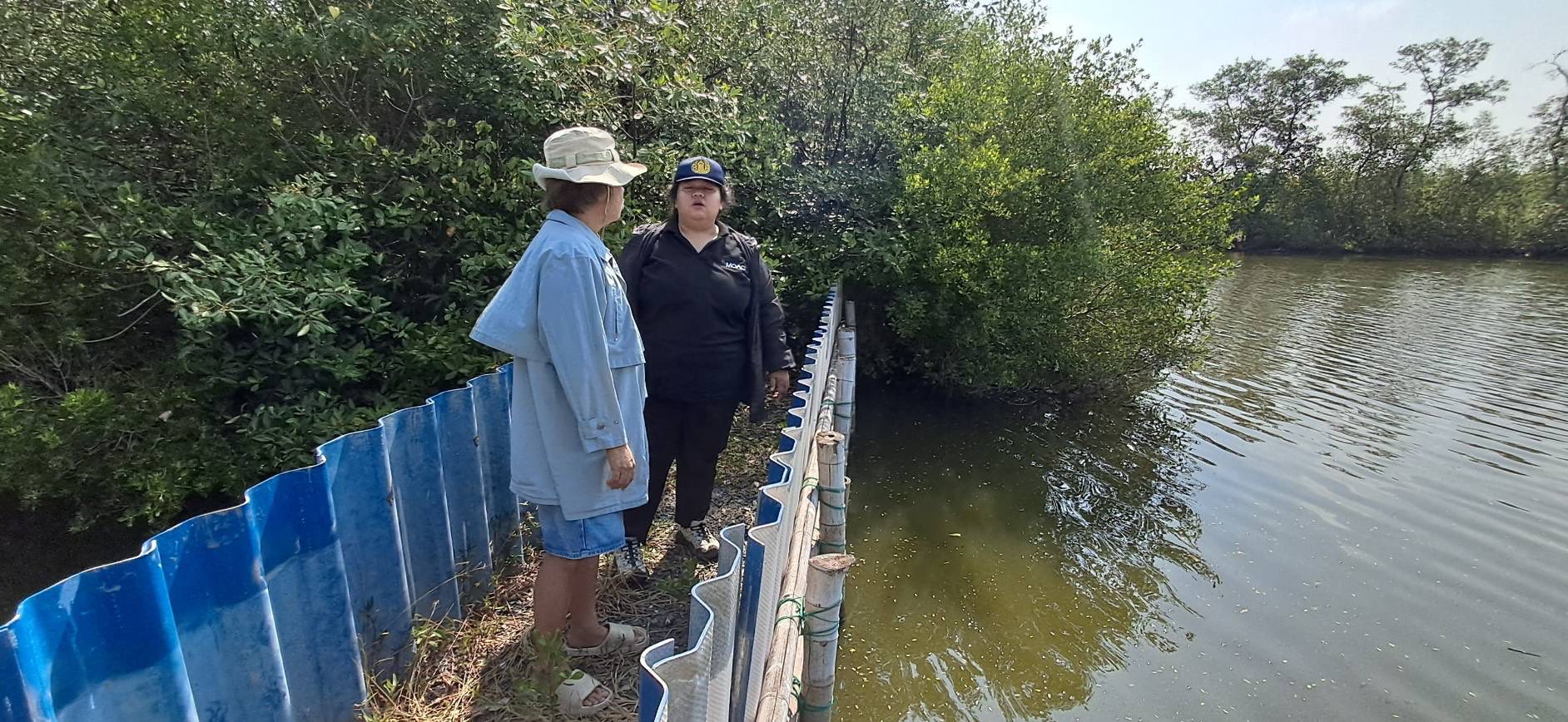 สำนักงานประมงพื้นที่กรุงเทพมหานครลงพื้นที่ตรวจสอบพิกัดทางภูมิศาสตร์บ่อเกษตรกรผู้เพาะเลี้ยงสัตว์น้ำและสถานประกอบการ ณ เเขวงท่าข้าม เขตบางขุนเทียน กรุงเทพมหานคร