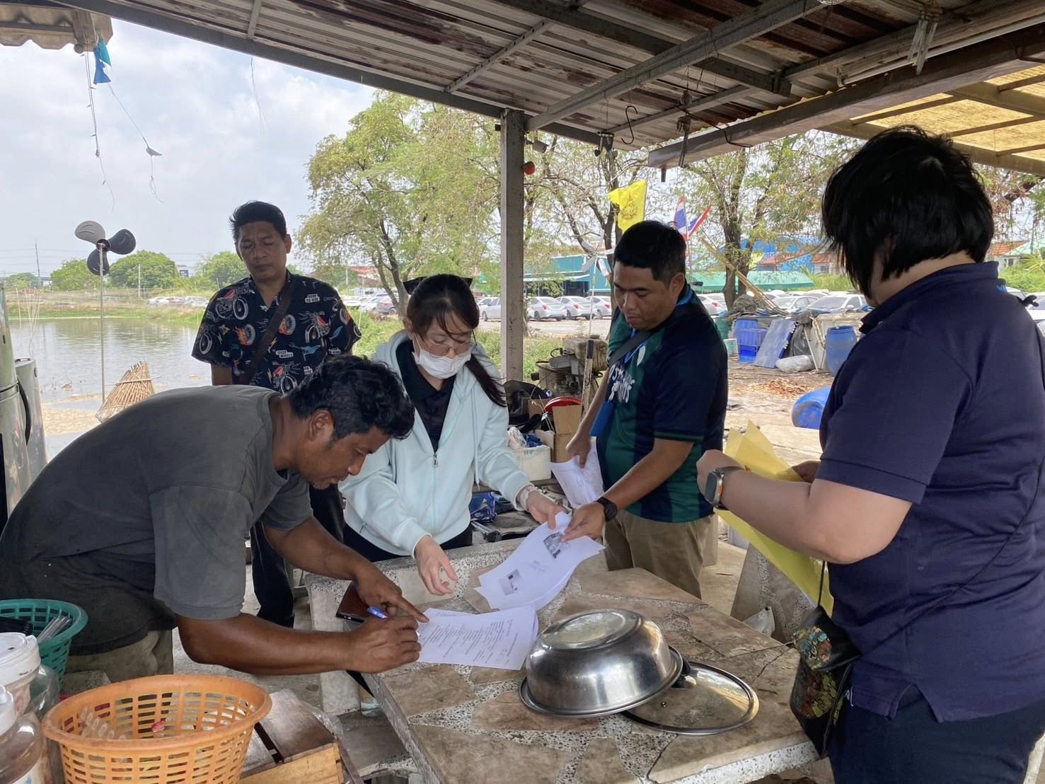 สำนักงานประมงพื้นที่กรุงเทพมหานคร ลงพื้นที่ให้บริการเกษตรกรผู้เพาะเลี้ยงสัตว์น้ำ