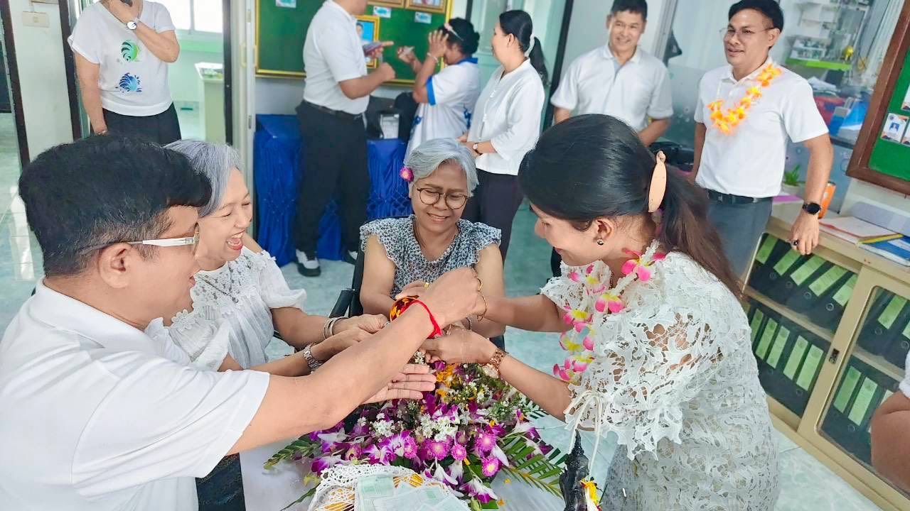 จัดพิธีสรงน้ำพระและรดน้ำขอพรผู้บริหาร เนื่องในเทศกาลสงกรานต์ ประจำปี 2569..คลิก