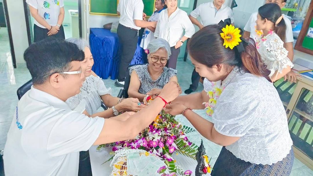จัดพิธีสรงน้ำพระและรดน้ำขอพรผู้บริหาร เนื่องในเทศกาลสงกรานต์ ประจำปี 2569 