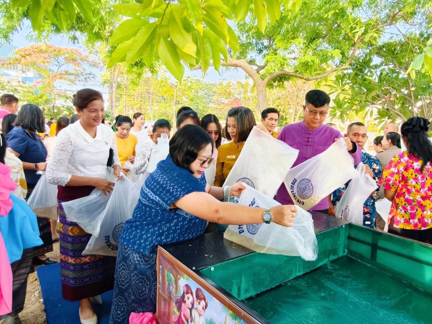ร่วมพิธีทำบุญตักบาตรและกิจกรรมสืบสานประเพณีสงกรานต์ ประจำปีพุทธศักราช 2569 และร่วมปล่อยพันธุ์สัตว์น้ำ..คลิก