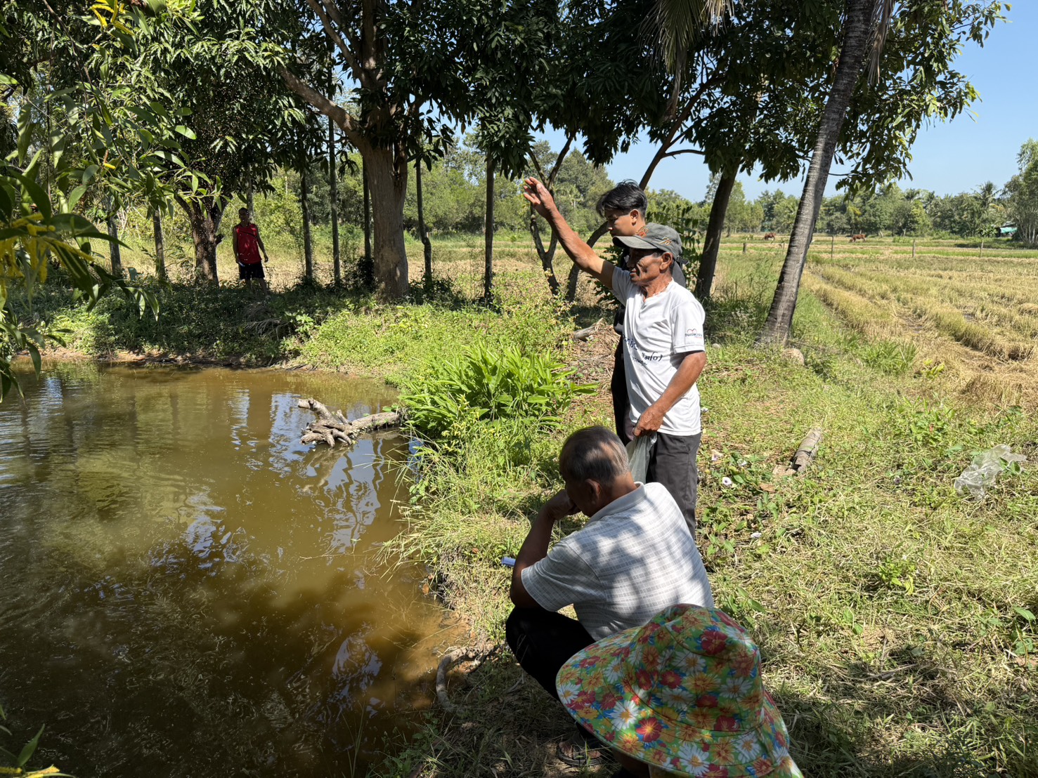 ร่วมประชุมกับคณะกรรมการองค์กรชุมชนประมงท้องถิ่น
