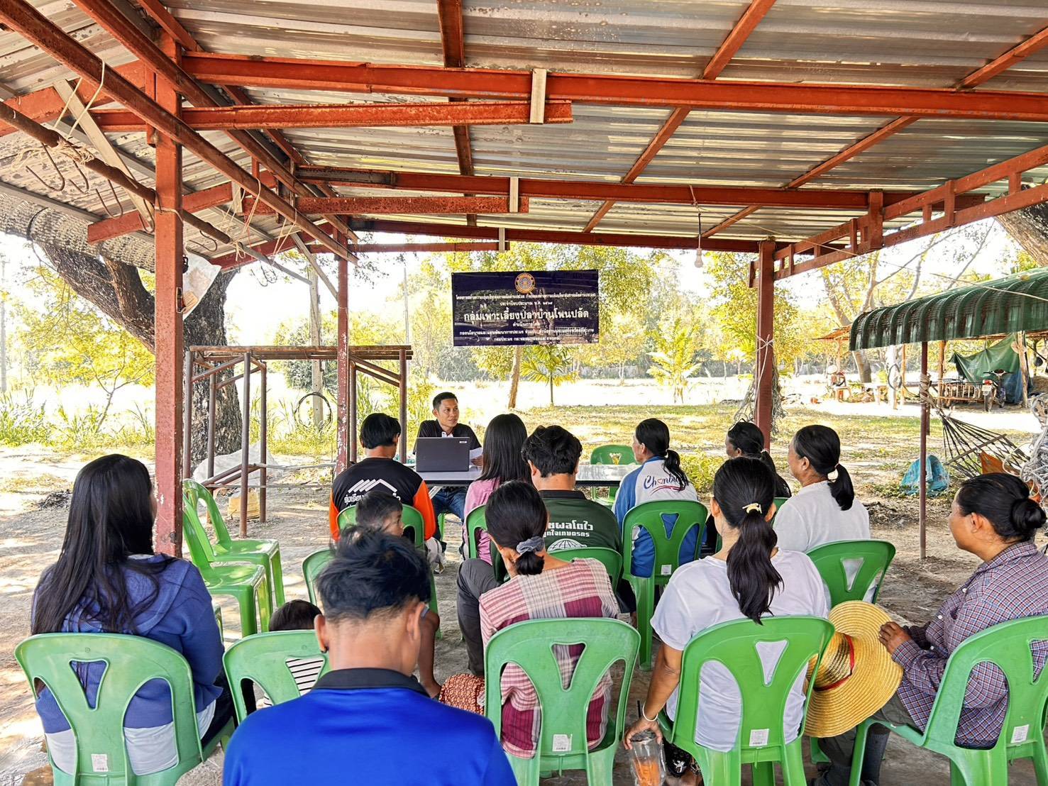 ติดตามให้คำแนะนำการดำเนินงานกลุ่มเพาะเลี้ยงสัตว์น้ำบ้านโพนปลัด