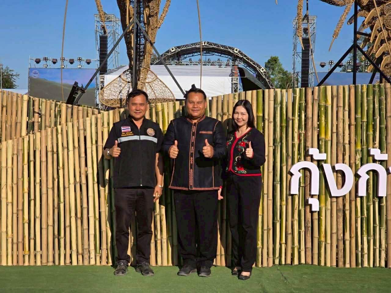 เข้าร่วมรับฟัง การเสวนาในหัวข้อ “สถานการณ์กุ้งก้ามกรามกาฬสินธุ์” ในงานมหกรรมกุ้งก้ามกรามกาฬสินธุ์..คลิก