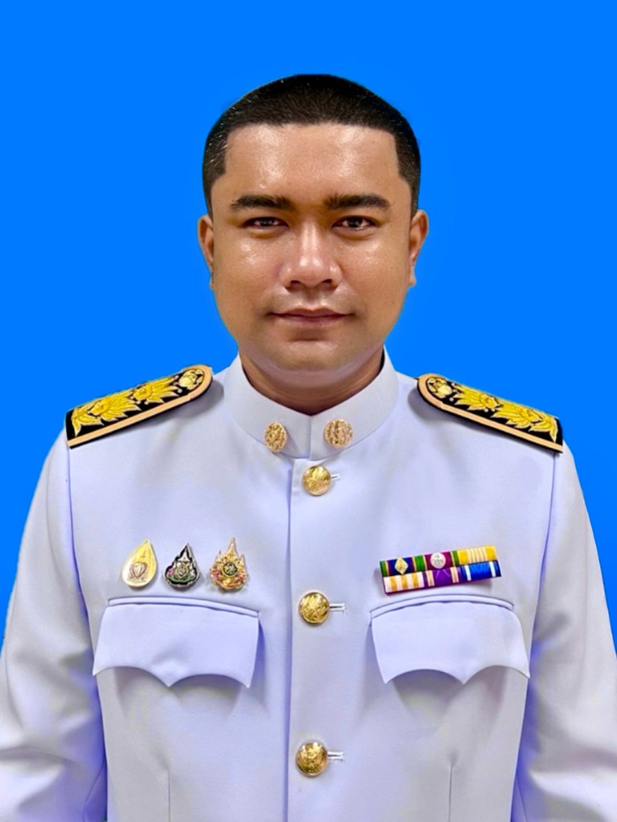 นายอมร รอดอินทร์ : เจ้าพนักงานประมง: